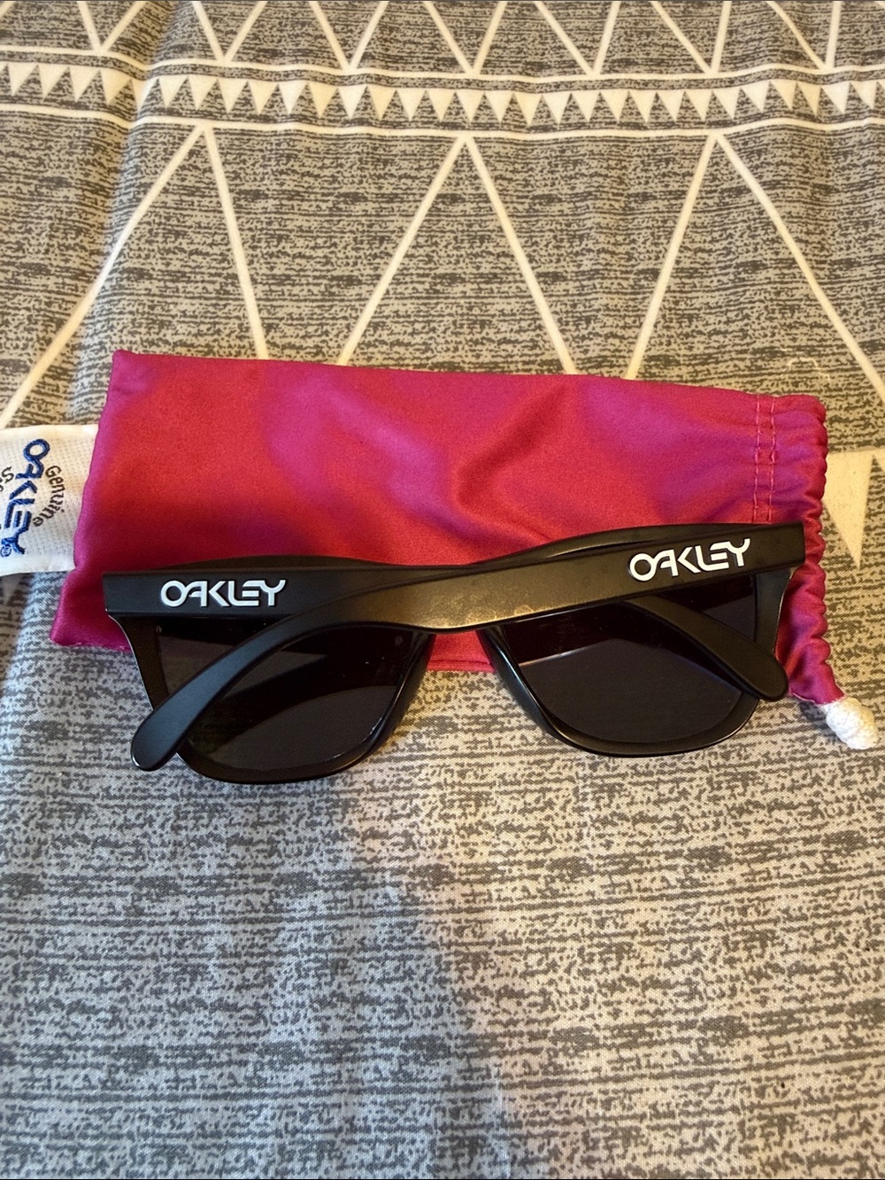 Oakley Frogskin Black Frame Purple Mirror Lens Sunglasses - Picture 3 of 3